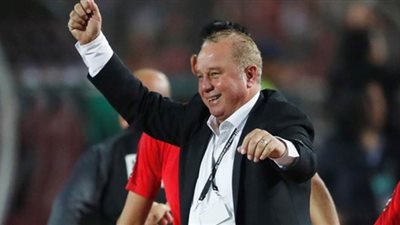 شوقي غريب يتوجه لـ«أبوظبي» لمتابعة مباراة السوبر