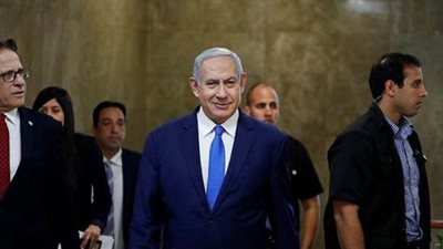 بأغنية التطبيع ومناظرة خصمه بالانتخابات.. نتنياهو يحاول التغطية على قرار محاكمته (فيديو وصور)