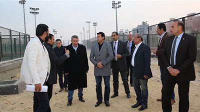 وزير الرياضة يتفقد سير العمل بالمدينة الرياضية بالأسمرات | صور