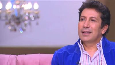 قبل سفره للإمارات.. توقع الفنان هاني رمزي لمباراة السوبر المصري| فيديو