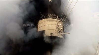 الحماية المدنية تسيطر على حريق بمحل زيوت فى الدقهلية | صور