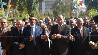رئيس جامعة الأزهر يفتتح مبنى مركز البحوث الزراعية ومنتجاتها بفرع أسيوط