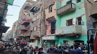 الصور الأولي لحادث انهيار عقار قديم أسفر عن وفاة ربة منزل ونجلها بالشرابية