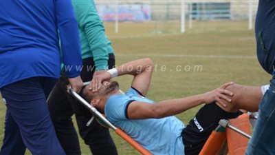 نقل لاعب خط وسط المحلة للمستشفى بعد انتهاء مباراة دكرنس| صور