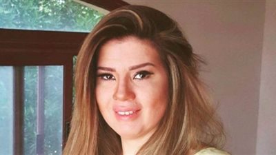 رانيا فريد شوقي: طائرة العودة لمصر حصل فيها عطل.. وأجمد رجالة المصريين| فيديو