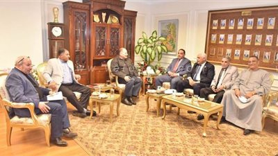 محافظ أسيوط يعلن تنفيذ برامج مبادرة حياة كريمة بالقرى الأكثر احتياجًا