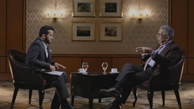 عمرو موسى ضيف أولى حلقات 