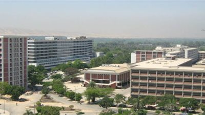 اثناء تعديل طرحتها.. مستشفى أسيوط الجامعي يستقبل تلميذة ابتدائي ابتلعت 