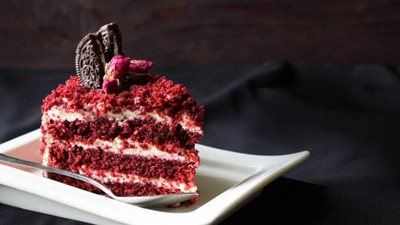 طريقة عمل الكيك الأحمر المخملي