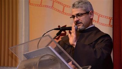 بطرس دانيال: أحب الموسيقى منذ صغري.. والرهبنة تشجع الفنون