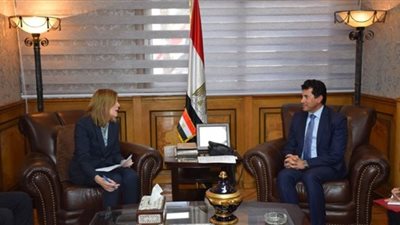 أشرف صبحي يلتقي مساعد وزير الخارجية الأمريكي للشؤون التعليمية والثقافية | صور