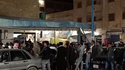 زحام على المقاهي لمتابعة مباراة الأهلي والزمالك في السوبر بمرسى مطروح | صور