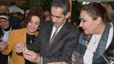 محافظ الغربية يفتتح المعرض الخيري للأعمال اليدوية لسيدات مصر | صور