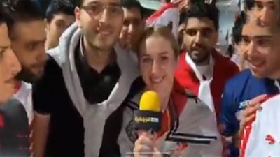 مشجعة روسية تشعل حماس جماهير الزمالك بعد التتويج بالسوبر المحلي | فيديو