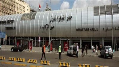 مطار القاهرة يستقبل ١٠ مرحَّلين من السعودية لمخالفتهم شروط الإقامة