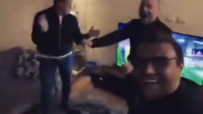 رامي صبري وعزيز الشافعي يحتفلان بفوز الزمالك بكأس السوبر | فيديو