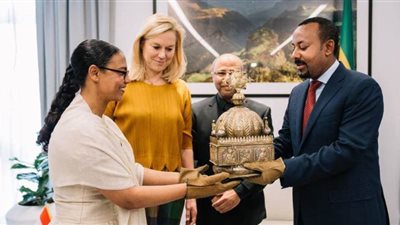 مصنوع من البرونز ويصور تلاميذ المسيح.. إثيوبيا تستعيد تاجًا أثريًّا بعد 20 عامًا على سرقته | فيديو وصور