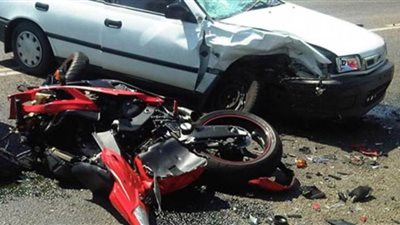 مصرع مسن وإصابة 8 آخرين من أسرة واحدة في تصادم سيارتين ودراجة بخارية في سوهاج