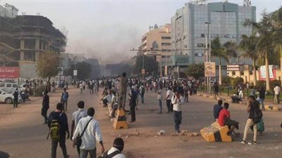 الحكومة السودانية تعد بمحاسبة مستخدمي العنف ضد المتظاهرين