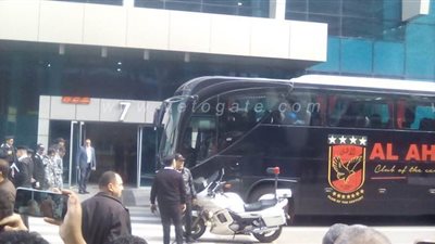 جماهير الأهلي للاعبين في مطار القاهرة: 