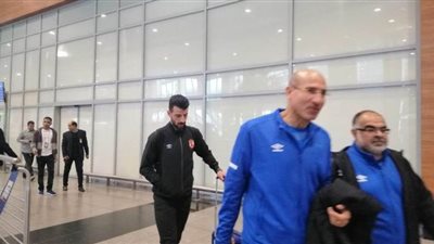 الصمت والحزن يسيطران على بعثة الأهلي في مطار القاهرة | صور