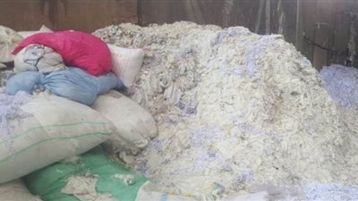 القليوبية: الأمن العام يداهم 7 مصانع أقطان تجمع النفايات القطنية من مخلفات المستشفيات وتعيد تدويرها