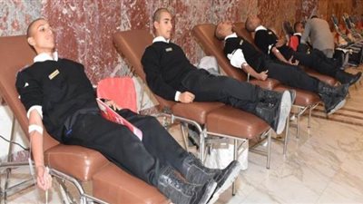 حملة للتبرع بالدم بمشاركة رجال الشرطة بمديريتى أمن سوهاج والأقصر