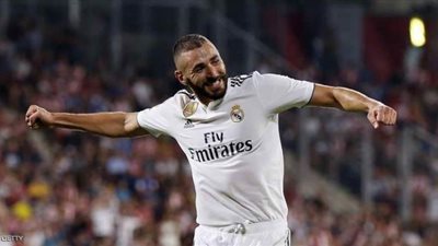 ريال مدريد يفاجئ جماهيره بتجديد عقد بنزيمة