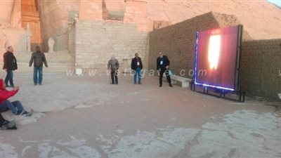 محافظ أسوان: نظرا للإقبال الكبير نقلنا تعامد الشمس بشاشات عملاقة أمام المعبد | صور