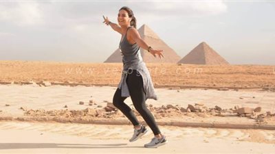 الجميلات يتصدرن المشهد في نصف ماراثون الأهرامات | صور