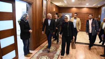 محافظ بورسعيد يستقبل وزيرة الصحة لمتابعة منظومة التامين الصحي الشامل | صور