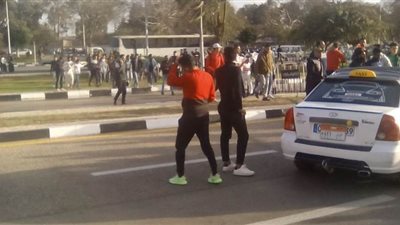 ليلة بيضاء.. مسيرة حاشدة للاحتفال بأبطال السوبر في مطار القاهرة
