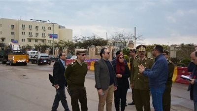 محافظ الدقهلية يتفقد سير أعمال السيارات المكنسية الآلية بشوارع المنصورة | صور