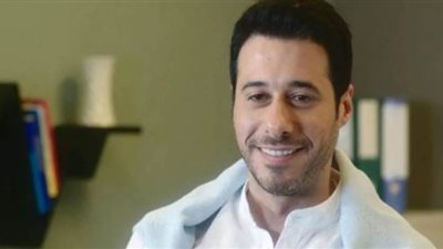 تشاحن بين أحمد السعدني وعمرو عرفة بسبب مباراة السوبر 