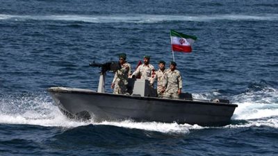طهران تحتجز سفینة أجنبية في خليج عمان وتعتقل طاقمها