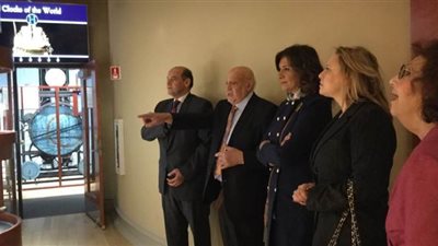 وزيرة الهجرة تزور أول متحف عالمي للساعات أسسه رجل أعمال مصري بشيكاغو