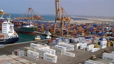 تداول 4 آلاف طن بضائع عامة و542 شاحنة و318 سيارة  بمواني البحر الأحمر