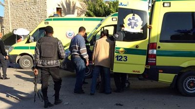 إصابة 4 مواطنين في حادث تصادم ميني باص في البحيرة