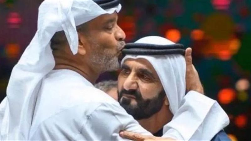 الفلاسي يقبل رأس
