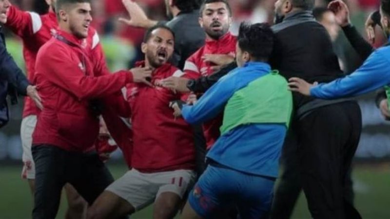 مشاجرات بين لاعبي