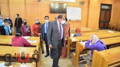 رئيس جامعة بني سويف يراجع الالتزام بإجراءات كورونا بلجان الامتحانات