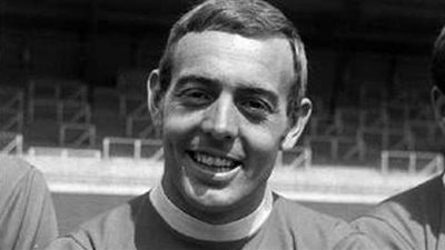 وفاة نجم ليفربول السابق سانت جون