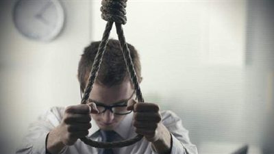 ثبت المشنقة في السقف.. شخص ينتحر لمروره بضائقة مالية بطنطا