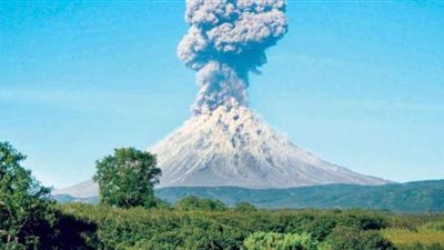 ثوران بركان جبل سينابونج في إندونيسيا