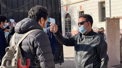 تشديد الإجراءات الاحترازية على طلاب ثانية ثانوي قبل امتحان الأحياء والفلسفة | صور