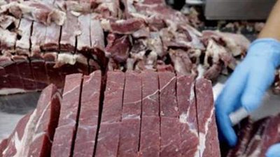 هل ينتقل فيروس كورونا عبر اللحوم المجمدة؟.. استشاري يجيب | فيديو