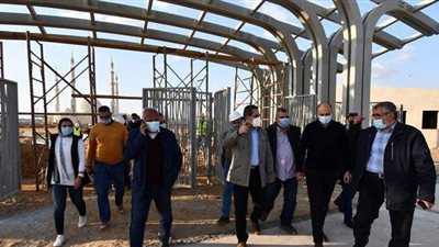 نائب وزير الإسكان يتفقد مشروع الحدائق المركزية 