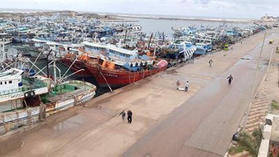 توقف عمليات الصيد بميناء البرلس بسبب الأمطار في كفرالشيخ | صور