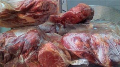ضبط لحوم غير صالحة ومنتجات مجهولة بمصنع حلويات في المنوفية | صور