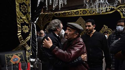 كمال أبو عيطة يشارك في عزاء شقيق خالد يوسف بالقليوبية | صور